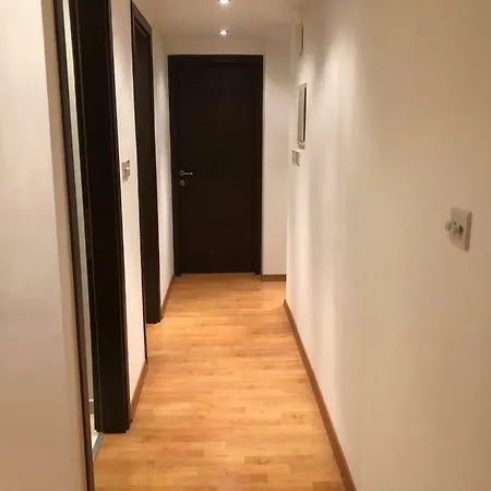Apartament Stunning 2 Bedroom With Balcony *