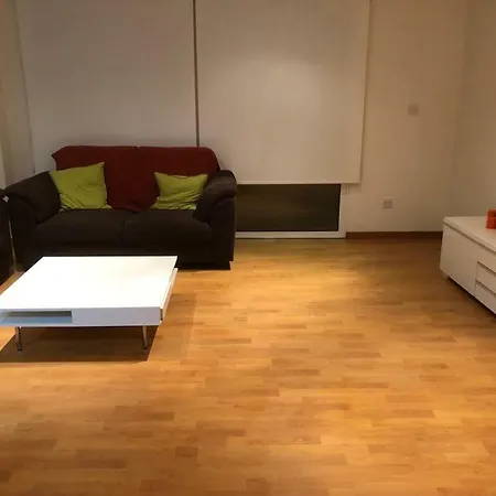 Stunning 2 Bedroom With Balcony דירה ניקוסיה
